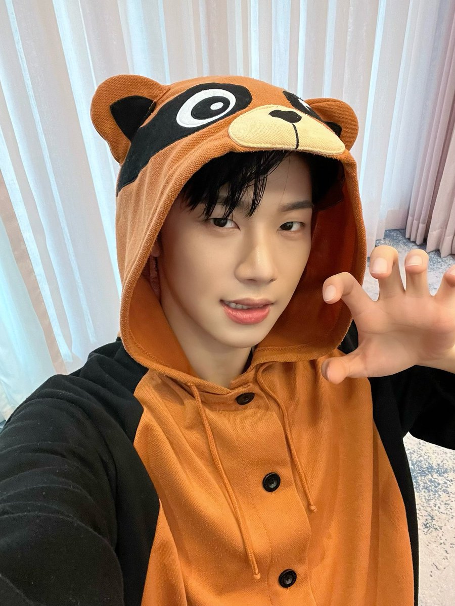 1204hyunwoo's tweet image. 💌 250728 — fromm #현우