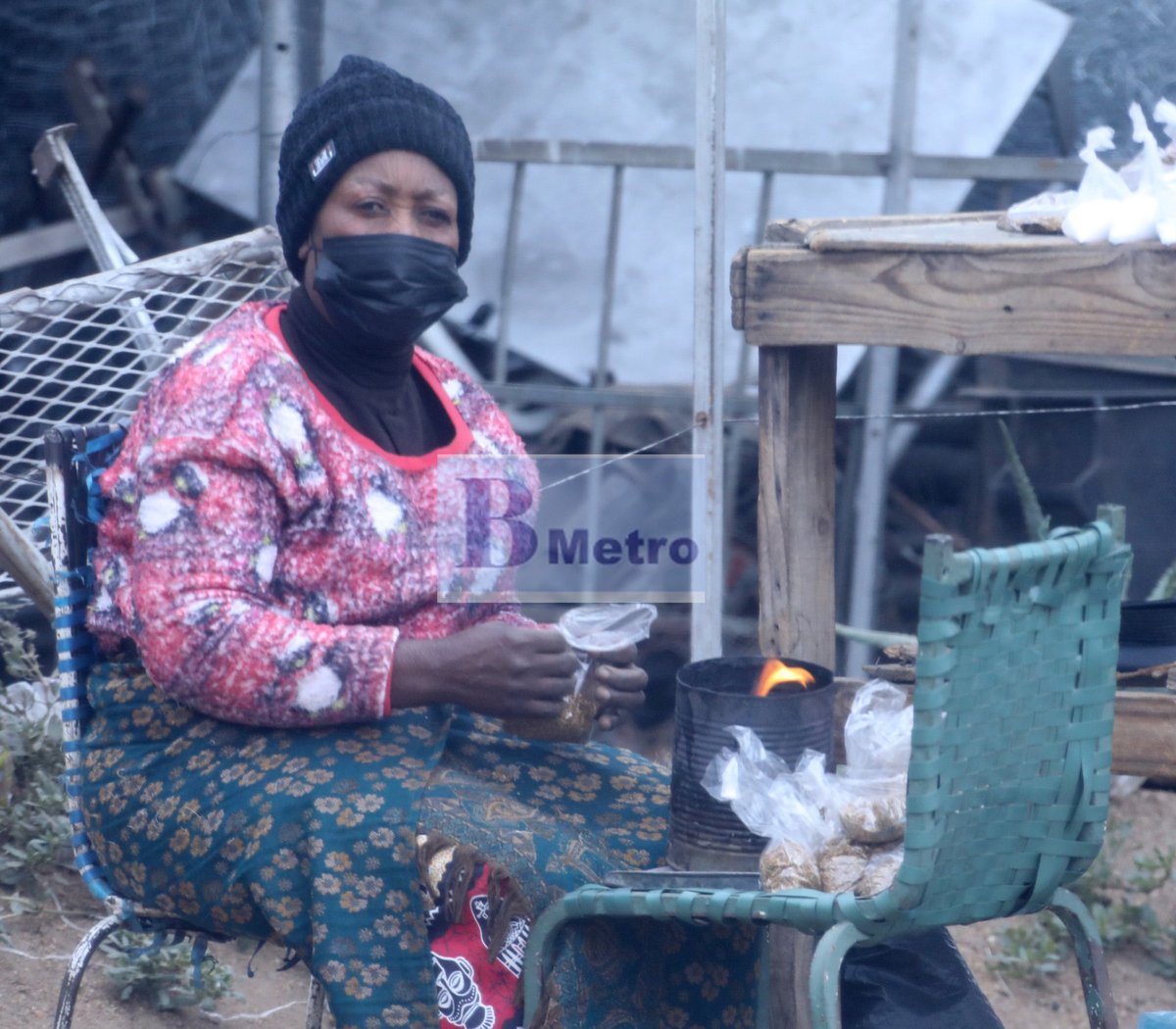TheBMetro's tweet image. Merciless Monday ❄️ 
Bulawayo turns into a deep freezer 🥶💧 as  minimum temps nosedive to 3°C —  probably coldest day of 2025 leaves residents bundled up and breathless! 🧊🧣🔥