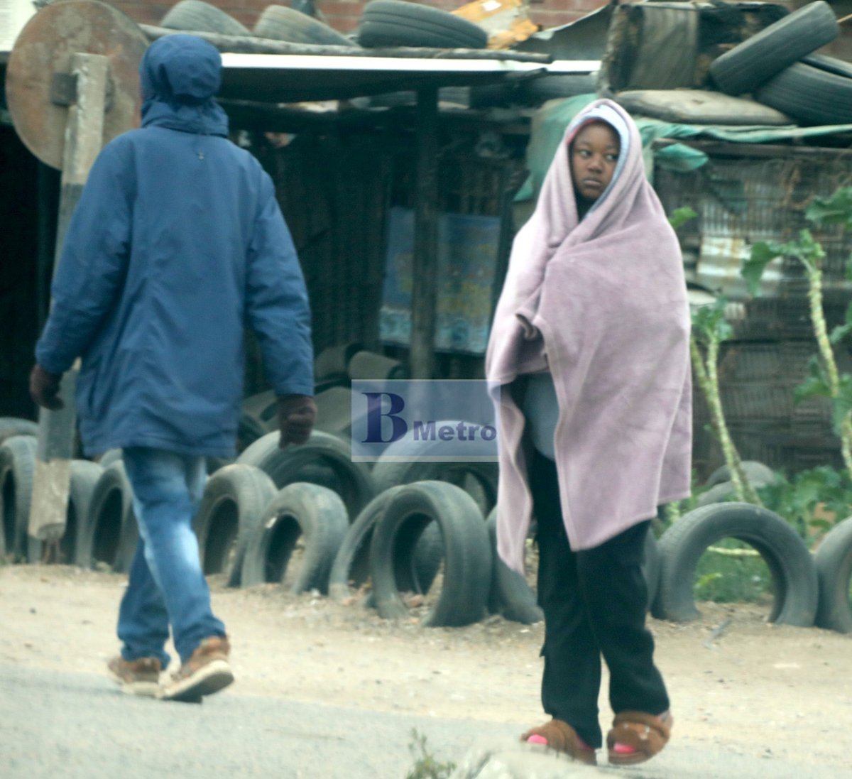 TheBMetro's tweet image. Merciless Monday ❄️ 
Bulawayo turns into a deep freezer 🥶💧 as  minimum temps nosedive to 3°C —  probably coldest day of 2025 leaves residents bundled up and breathless! 🧊🧣🔥