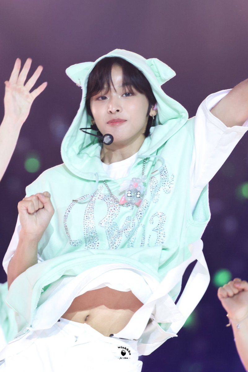 Iwantsmchuiup's tweet image. 얼굴은 선녀 몸은 나무꾼..