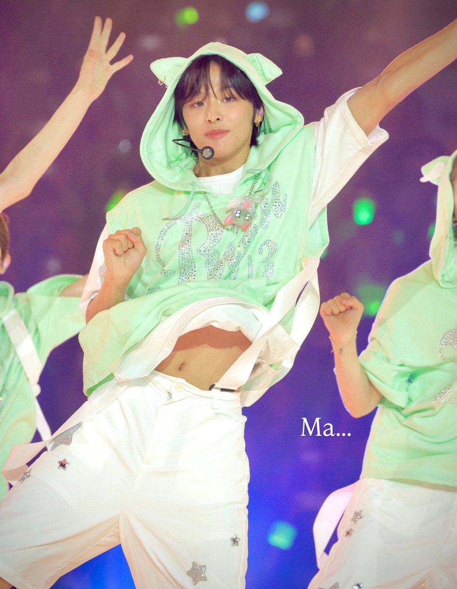 Iwantsmchuiup's tweet image. 얼굴은 선녀 몸은 나무꾼..