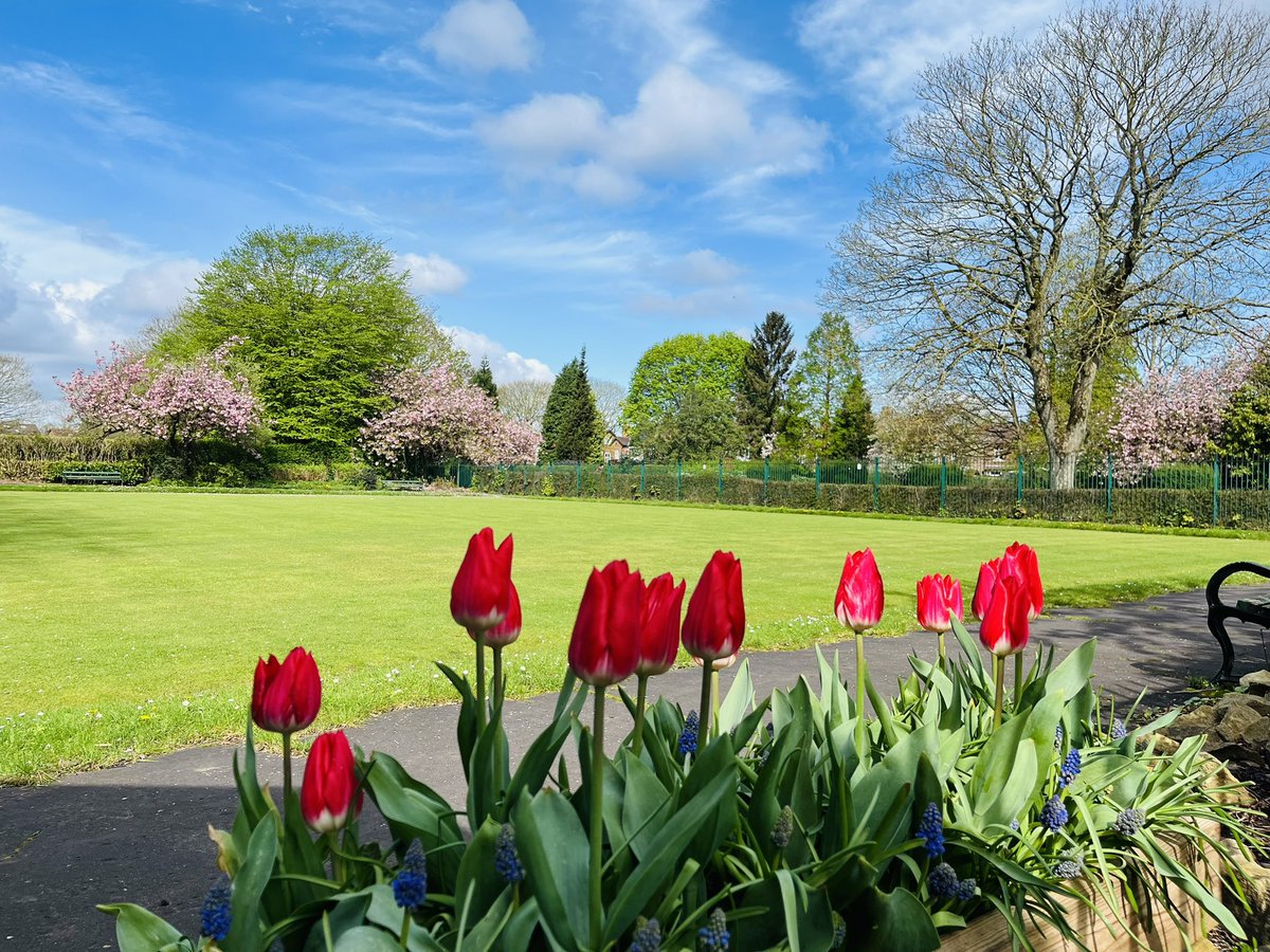 It’s #LoveParksWeek day 4! Let’s keep our parks clean &amp; green this summer!

♻️ Use the right bin:
- Trio Bins - general waste, paper/card, bottles
- Double Bins - waste &amp; bottles
- Single Bins - general &amp; dog waste

Recycle right, protect wildlife 🌿