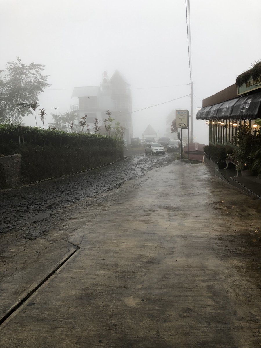 Berkabut sore ini 
Brrrr 🥶🥶
