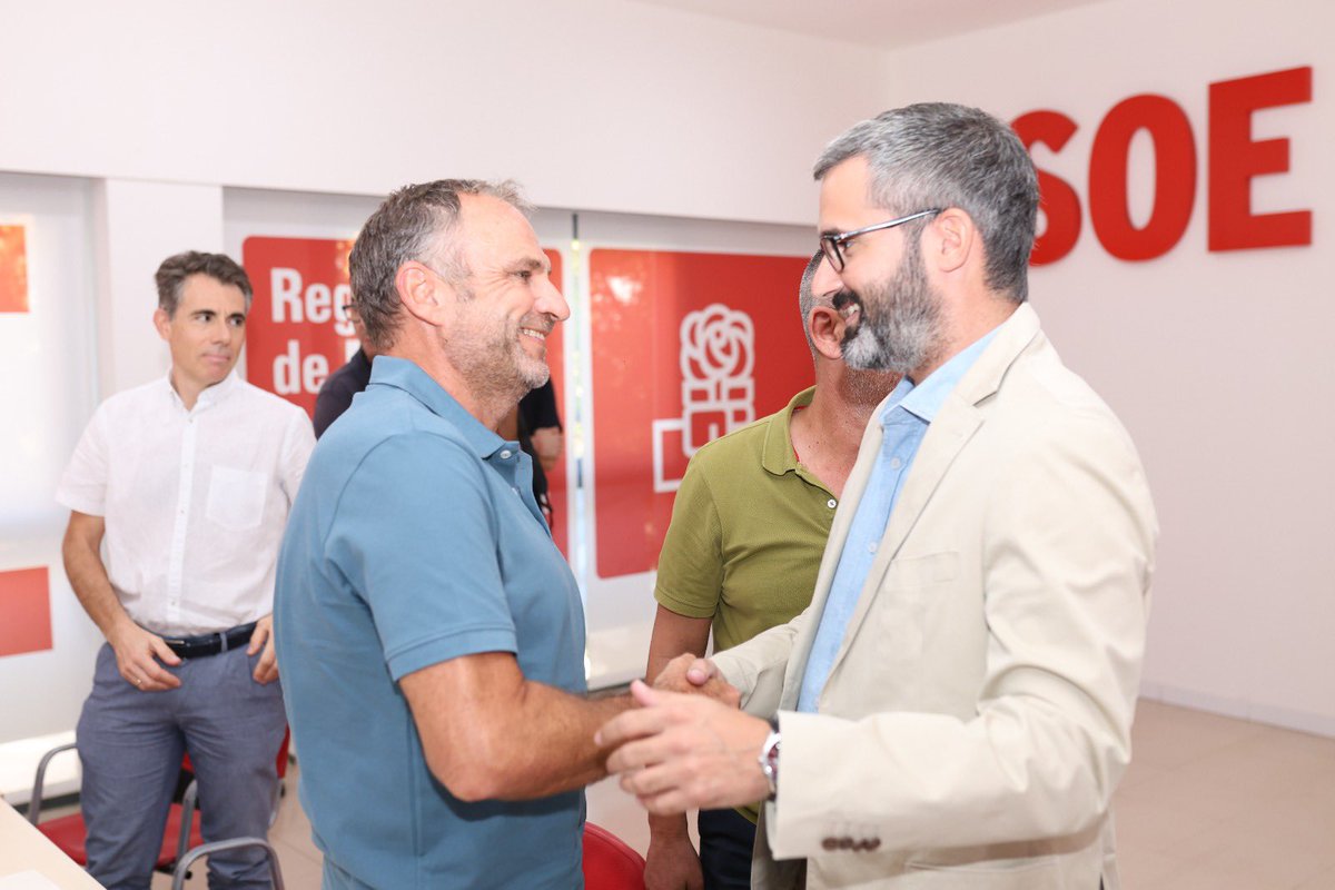 Lucassayala's tweet image. Hoy han salido a licitación los anteproyectos de las nuevas plantas desaladoras de Águilas y Torrevieja, tal y como nos comprometimos.

Un hito clave para garantizar #AguaParaSiempre

Esta mañana, hemos reiterado a las organizaciones agrarias nuestro compromiso con el sector.