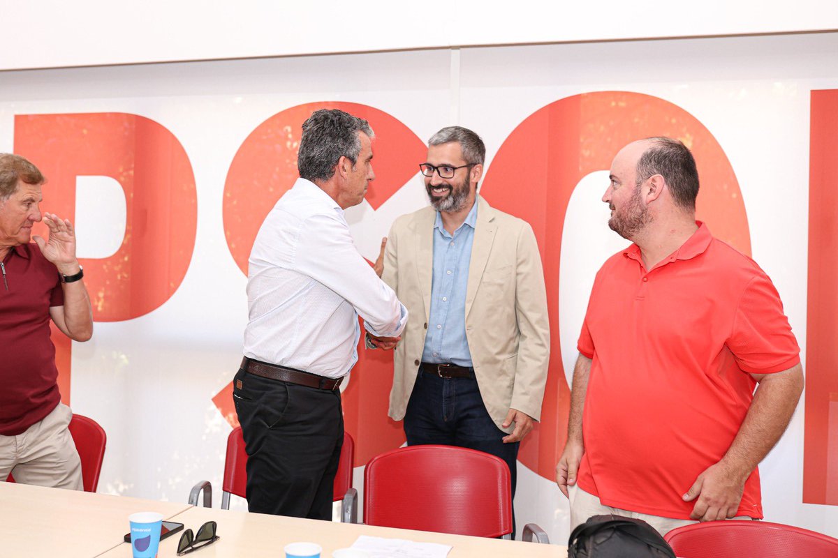 Lucassayala's tweet image. Hoy han salido a licitación los anteproyectos de las nuevas plantas desaladoras de Águilas y Torrevieja, tal y como nos comprometimos.

Un hito clave para garantizar #AguaParaSiempre

Esta mañana, hemos reiterado a las organizaciones agrarias nuestro compromiso con el sector.