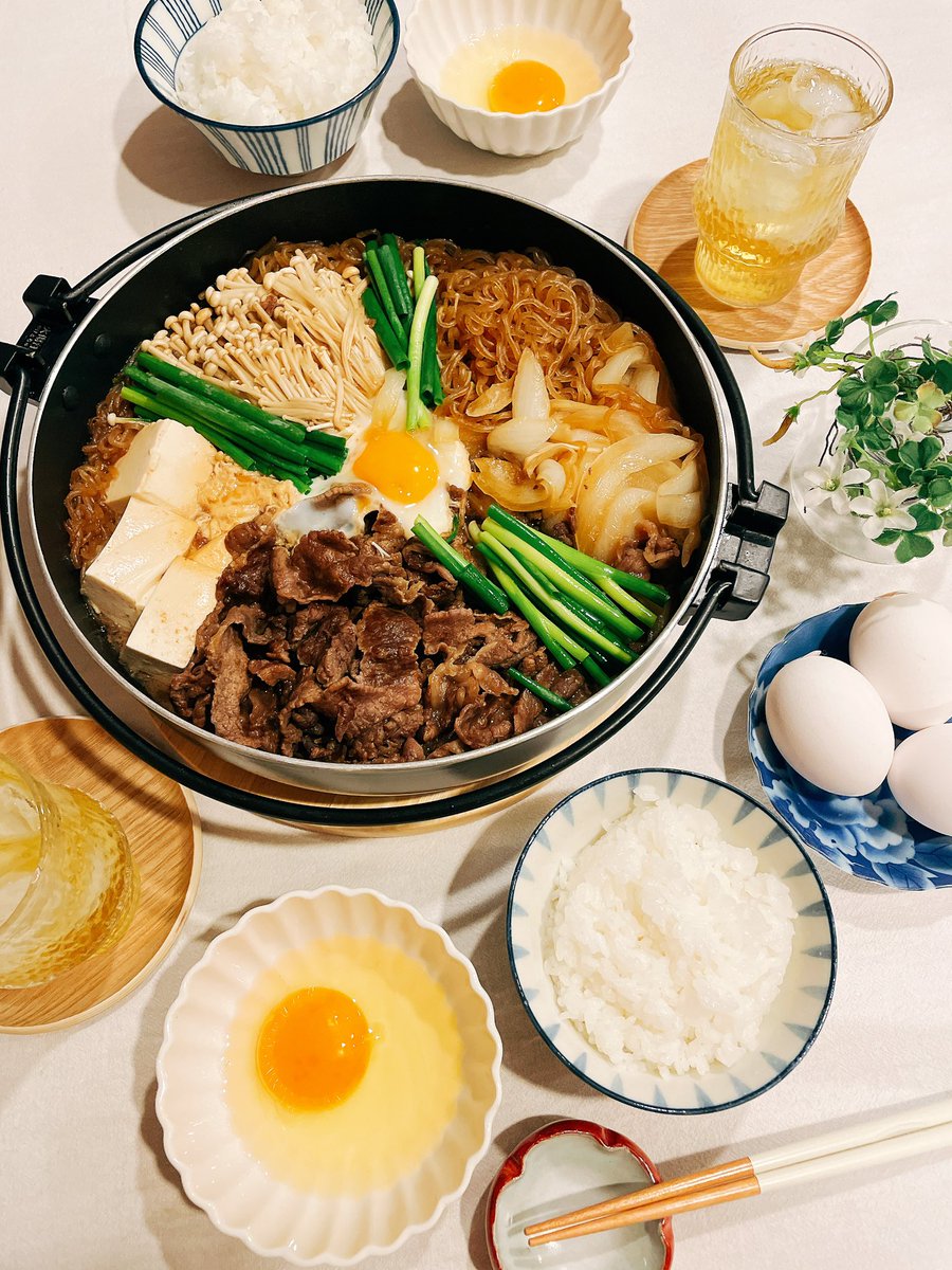 今夜は切り落とし肉で
スキ焼き😚
ご飯がすすむ🍚

炭水化物抜きダイエットは
先延ばし…🤭

一日お疲れさまでした🌙