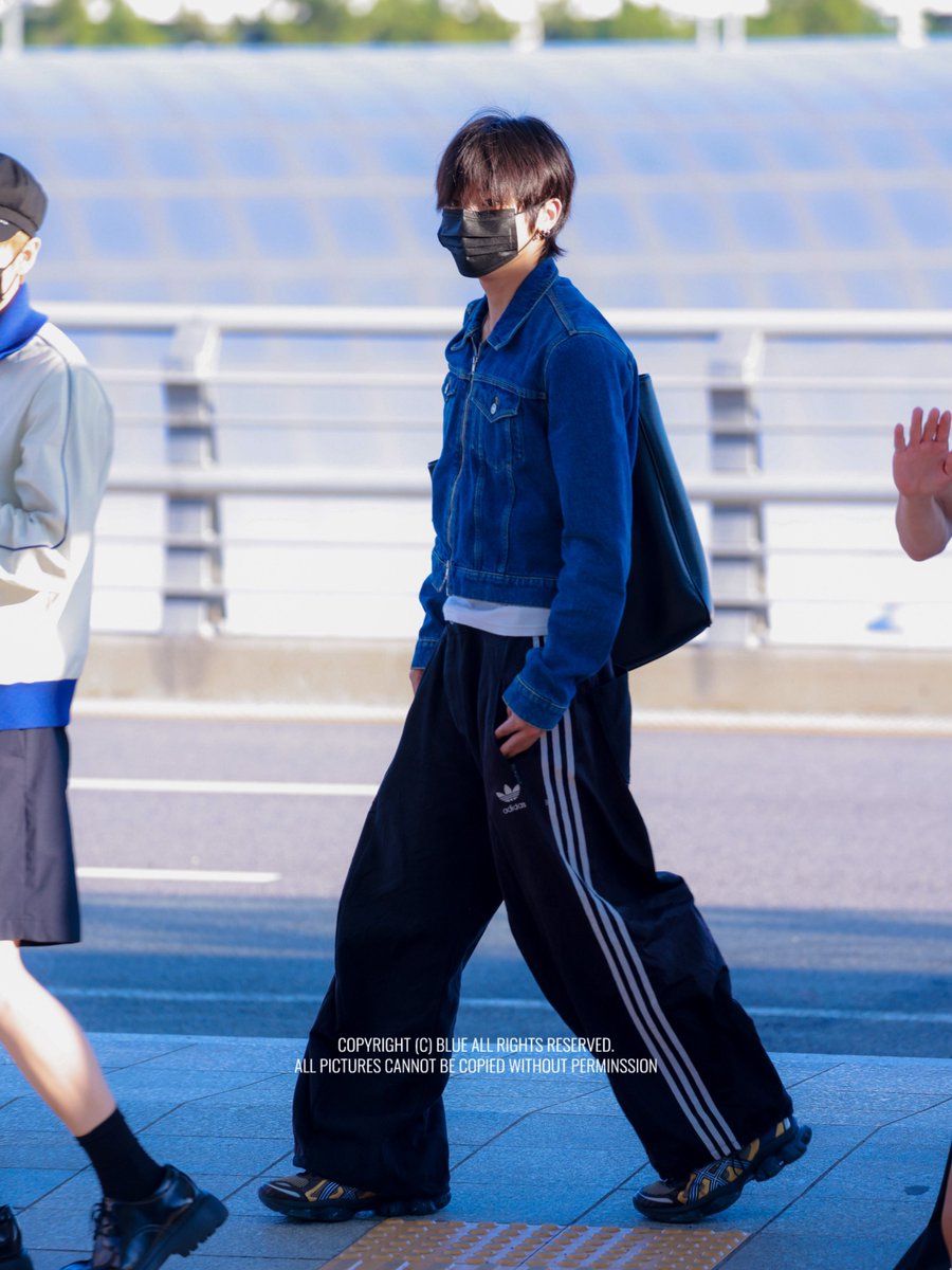 Iwantsmchuiup's tweet image. 아 련나느낌좋은데?????