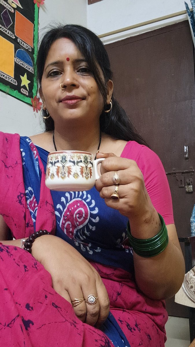 तू तो बदला नहीं, #मौसम ज़रा सा रूठा है..
अब #मौसम को मनाने के लिए हमने #चाय मंगवा ली !!
