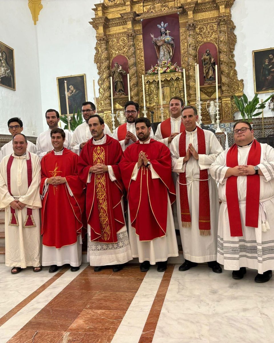 HdadSanEsteban's tweet photo. Nuestra Hermandad se alegra profundamente por nuestro hermano, el Rvdo. Sr. D. Ángel López Olivero, quien este fin de semana ha tomado posesión como párroco de las comunidades de la Purísima Concepción de El Garrobo y el Divino Salvador de El Ronquillo. https://t.co/lUvKX2XgWr