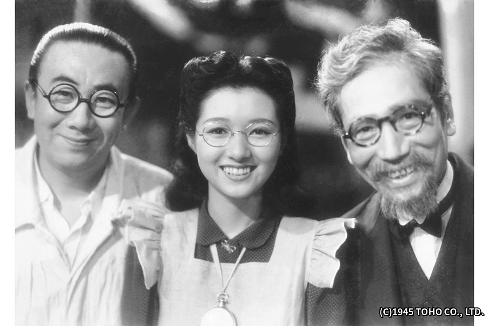 KUDRYAVKA_DOG's tweet image. スチル写真のみで存在を知ってた映画「勝利の日まで」を衛星劇場で。冒頭15分しかフィルムが現存してないとは言うが、メガネでメイド姿の高峰秀子が観られるというだけでもう腹一杯。メガネメイドのデコちゃん、本当に現存してた。すごかった。本当にメガネでメイドだった。夢みたいだ。