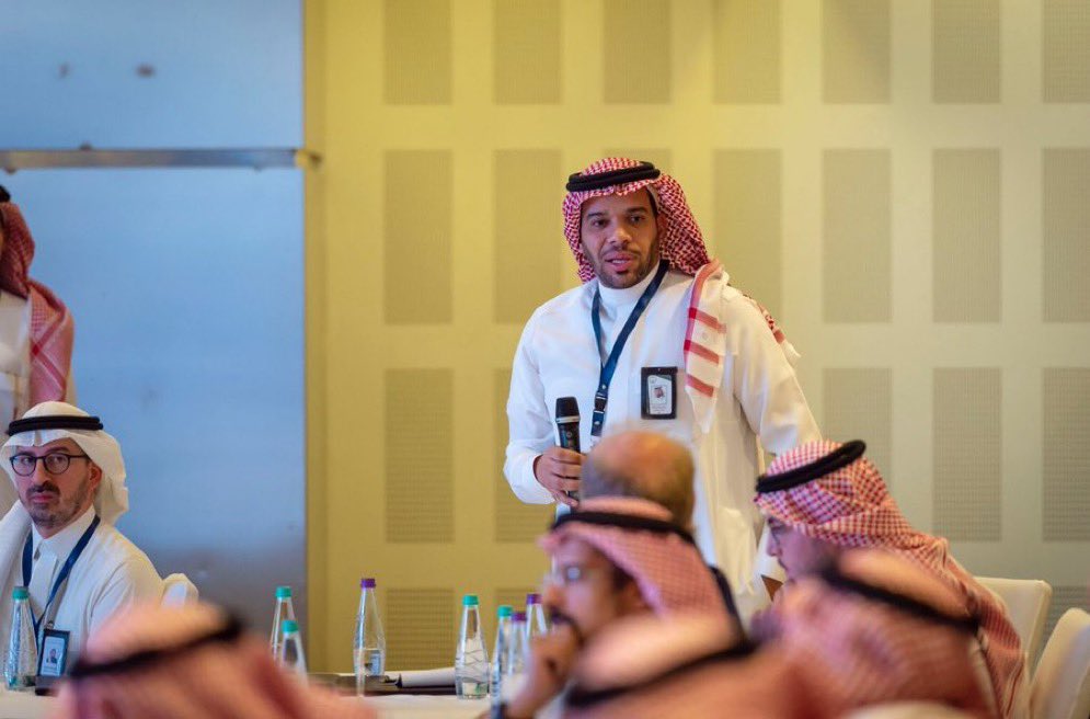 _AliJaber's tweet image. أحمد الشنقيطي رئيس اللجنة التنفيذية يجتمع مع اللاعبين في خطوة نادرة وهو أول مسؤول منذُ سنتين يتواصل مباشرةً مع الفريق.
• جميع الأعضاء حضروا تقريباً.
• خطوة إيجابية تُعزز الحوار والشفافية، نأمل أن تكون بداية لمزيد من التقارب!