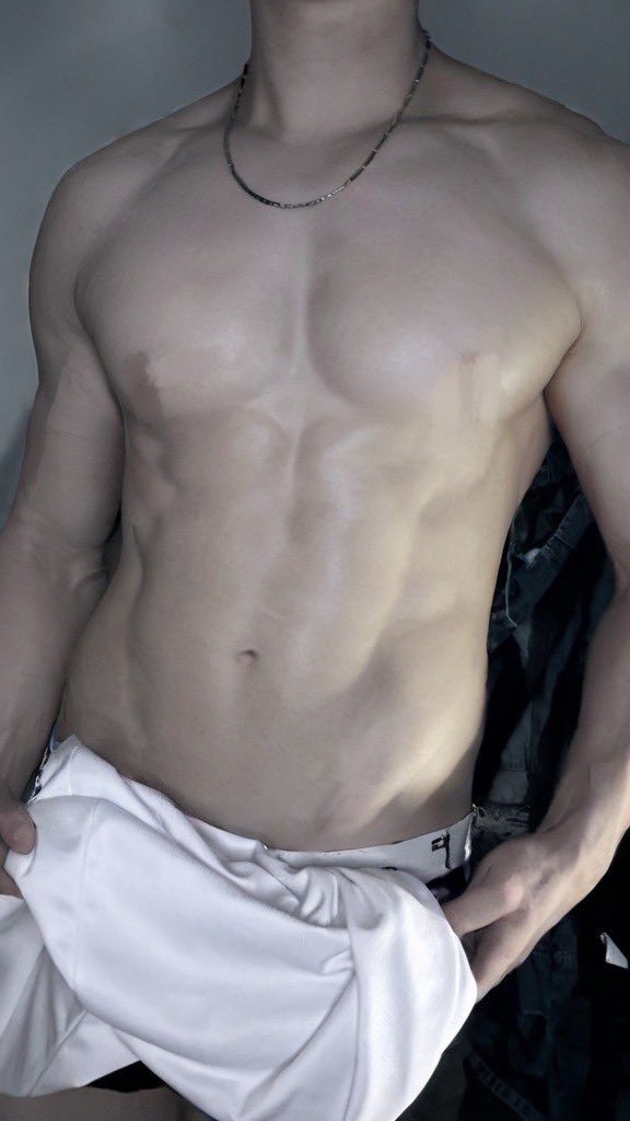 一天不打飞机积阳德，一周不打飞机唧唧痒痒的
#腹肌大鸡吧 #武汉 #同城交友