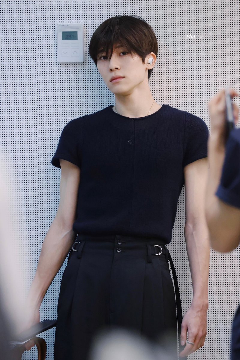 myluvisyoung's tweet image. 미치겟어……..
