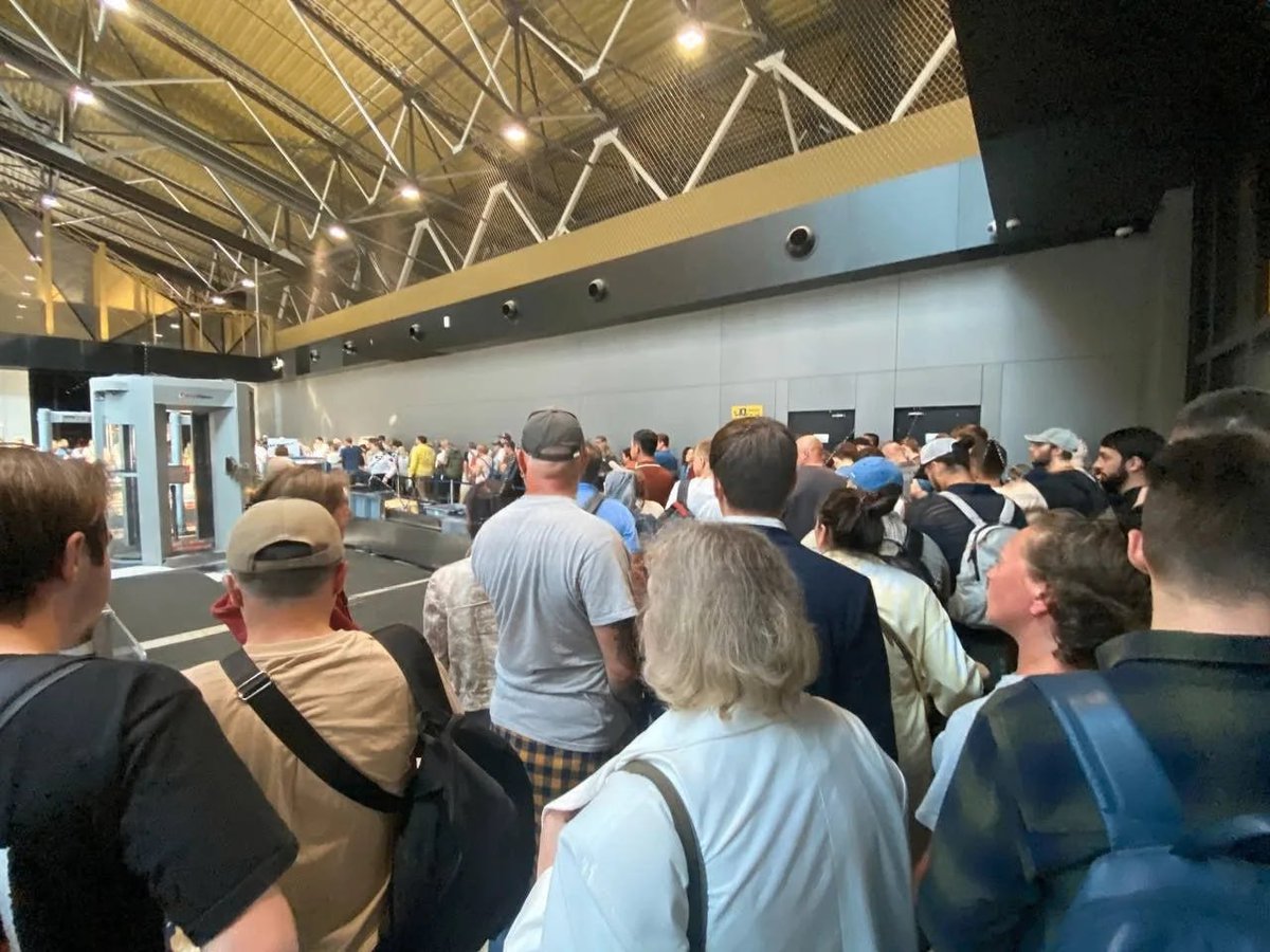nexta_tv's tweet photo. ✈💥Russian airline giant Aeroflot plunged into chaos

Russia’s Prosecutor General’s Office confirmed that a hacker attack was behind the failure of Aeroflot’s IT systems.

The airline has asked passengers on cancelled flights not to come to the airport.

Massive lines have already formed at Moscow’s Sheremetyevo and St. Petersburg’s Pulkovo airports.

Aeroflot says refunds or ticket changes will only be possible “once services are restored.”

🤗Welcome aboard the meltdown.
