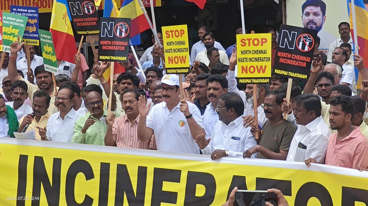 draramadoss's tweet image. "உரிமை மீட்க… தலைமுறை காக்க’" பயணத்தில், திருவள்ளூர் மாவட்டம், மணலி - மாத்தூர் பகுதியில் குப்பை எரிஉலை (Incinerator) திட்டத்தினால் ஏற்படும் பாதிப்பு குறித்து பொதுமக்களிடையே துண்டு பிரசுரங்கள் வழங்கி விழிப்புணர்வு ஏற்படுத்திய போது.! #உரிமைமீட்க | #தலைமுறைகாக்க