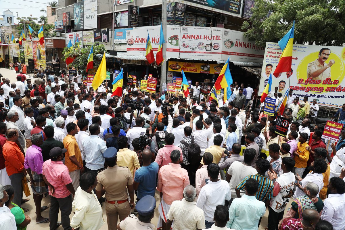 draramadoss's tweet image. "உரிமை மீட்க… தலைமுறை காக்க’" பயணத்தில், திருவள்ளூர் மாவட்டம், மணலி - மாத்தூர் பகுதியில் குப்பை எரிஉலை (Incinerator) திட்டத்தினால் ஏற்படும் பாதிப்பு குறித்து பொதுமக்களிடையே துண்டு பிரசுரங்கள் வழங்கி விழிப்புணர்வு ஏற்படுத்திய போது.! #உரிமைமீட்க | #தலைமுறைகாக்க