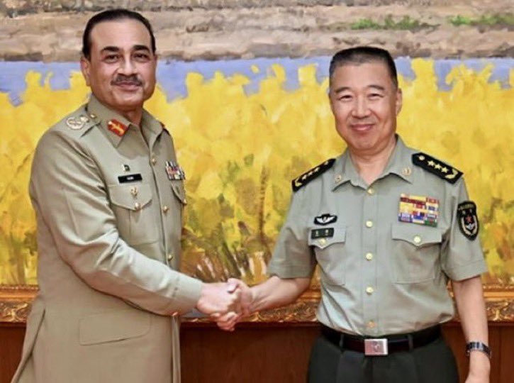 TelegraphPak's tweet image. #BREAKING

Pakistan&apos;s COAS, Field Marshal Asim Munir meets U.S. Armed Forces and PLA Generals in less than 48 hours.