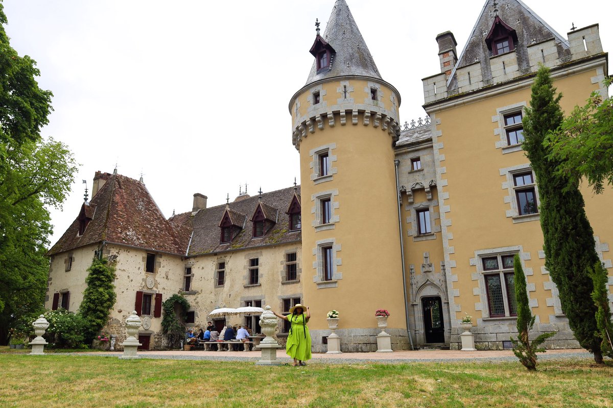 RelebogileM's tweet photo. What a treat!
πΈ: @mammrlla
#chateaudemontflour
#RMTravels
Spend a night in a chateau β
#40Before40 https://t.co/STDXv3d4Hv