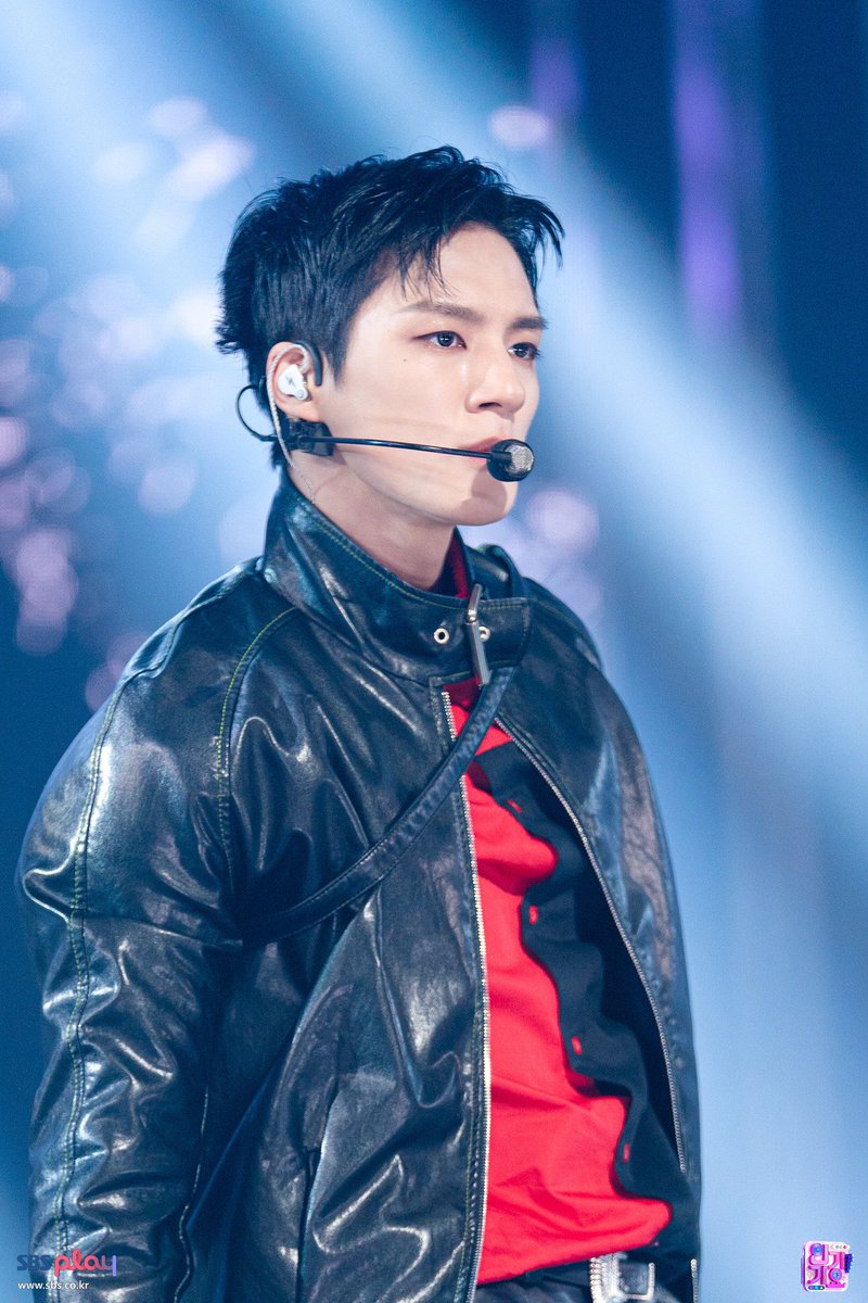 hapqines's tweet image. short black hair jeno i miss you 🖤