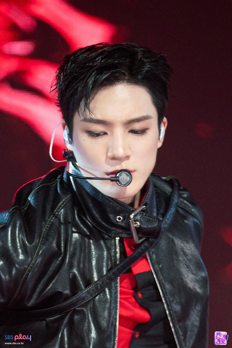 hapqines's tweet image. short black hair jeno i miss you 🖤