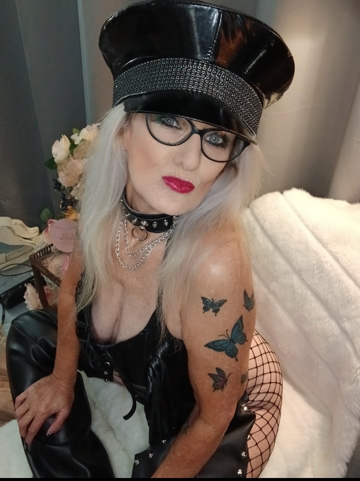 P69Pinky's tweet photo. #hotat65 https://t.co/x4DGxvYA2A