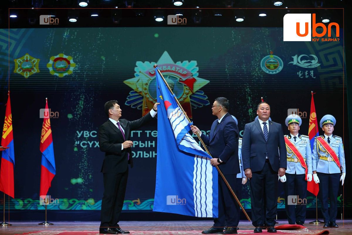 UBn_mn's tweet image. Увс аймгийг Сүхбаатарын одонгоор шагналаа 

ubn.mn/p/87227