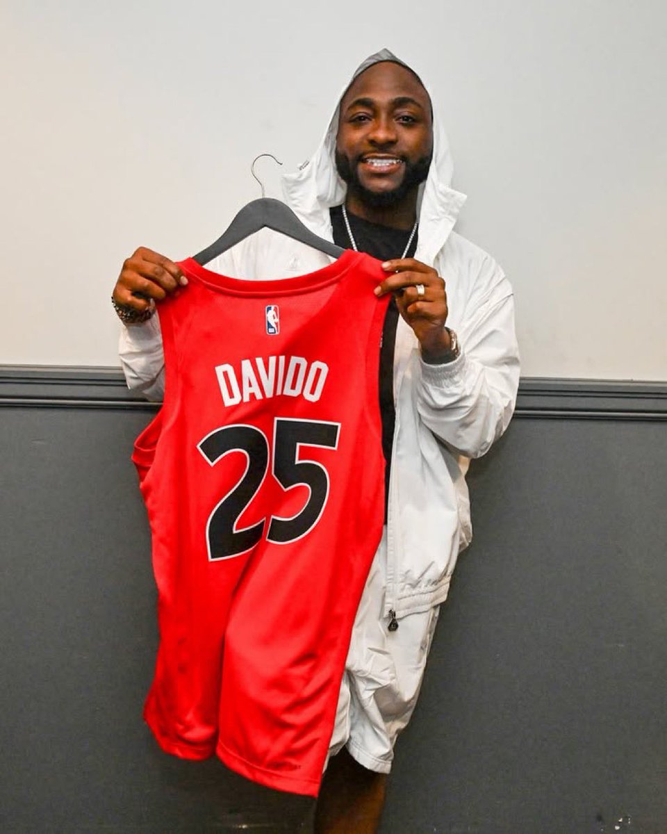 miracle9045's tweet image. Davido has numerous endorsement deals, making him one of the most endorsed artists in Africa. He has signed with various brands, including Puma, Martell, Pepsi, 1xBet, Infinix, Wema Bank, and more. Some of these deals are with global brands, while others are with prominentโฆ
