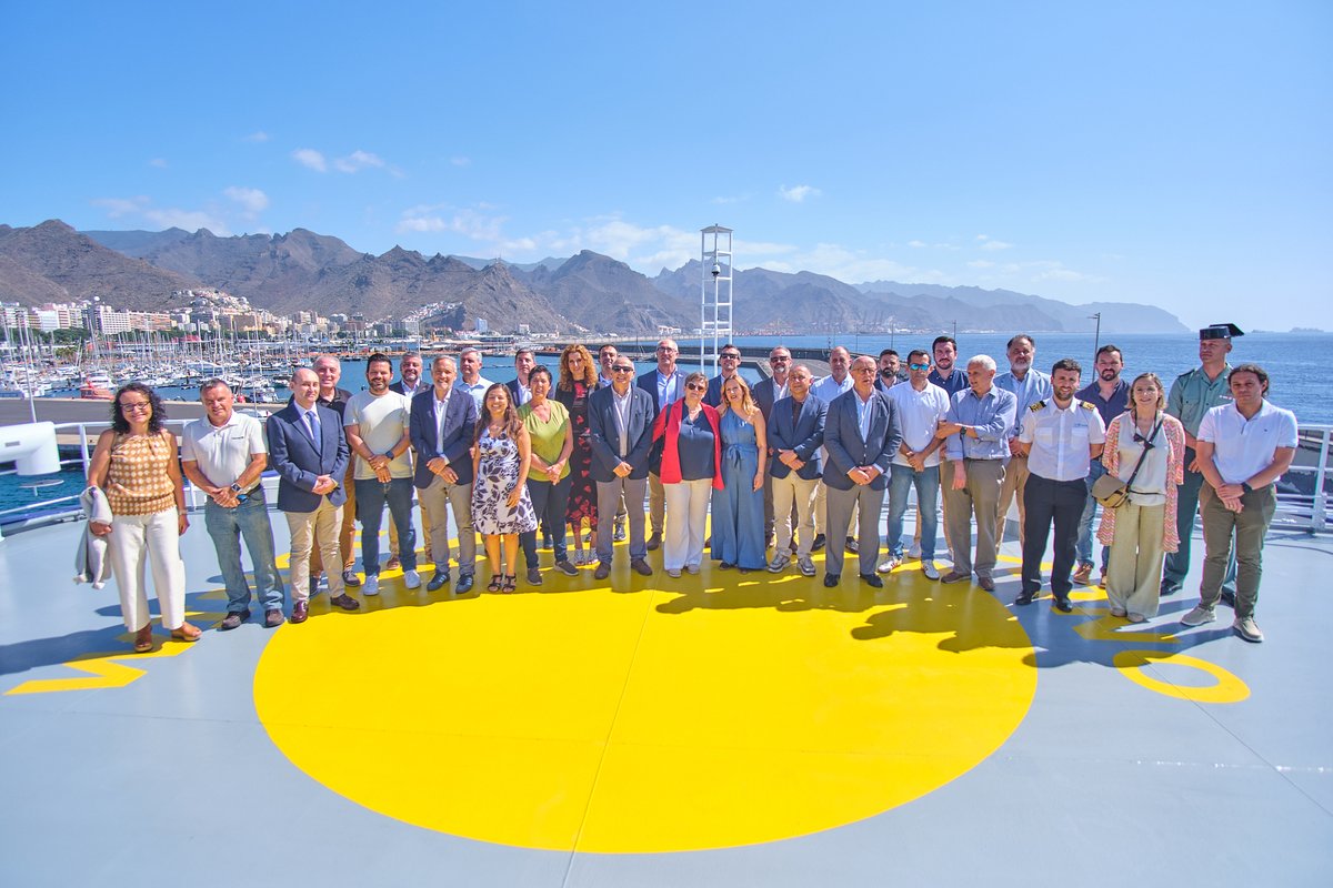 CSIC's tweet photo. 🚢 El buque oceanográfico Odón de Buen del @IEOoceanografia (#CSIC), el más avanzado de la flota española, visitó por primera vez Canarias el fin de semana

🌊 Más de 300 personas pudieron conocer el buque antes de su campaña en aguas canarias

➡️https://t.co/nSw2gIai66 https://t.co/WKYElnmNPM