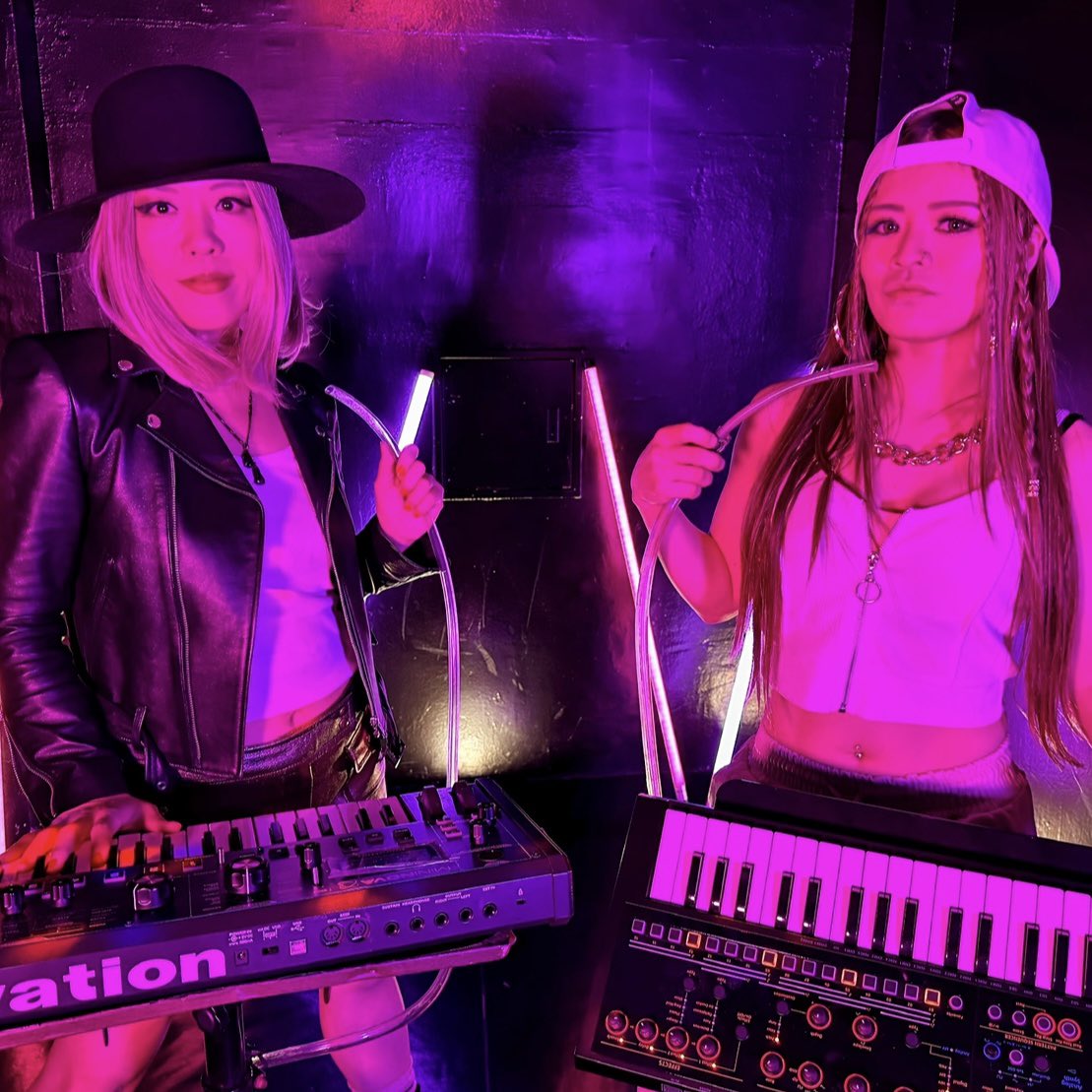 sergiomiamimuto's tweet image. WODDYFUNK
LADY MARMALADE feat. Aria Saitou

WODDYFUNKのトークボックスプレイヤー
15周年記念楽曲Vol2
レディ・マーマレードのトークボックスバージョン
斉藤アリアと最強レディースツイントークボックス炸裂
8月17日(日) リリース

#woddyfunk
#funk
#ファンク
#funkmode
#talkbox
#トークボックス