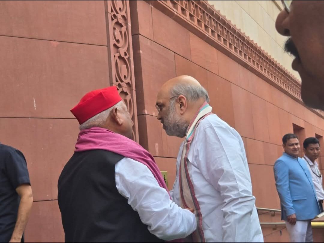 Pandit Samarjeet ayodhya (@panditsamarjee2) on Twitter photo #यह_है_अयोध्या_की_प्रजा_की_ताकत_तथा_सपाकार्यकर्ताओं_की_मेहनत_का_परिणाम।
लोकसभा के दौरान प्रभु राम की नगरी अयोध्या की धरती से सांसद आदरणीय अवधेश प्रसाद जी का दौड़कर हाथ मिलाकर अभिवादन करते हुए केंद्रीय गृह मंत्री आदरणीय अमित शाह जी।
<a href="/yadavakhilesh/">Akhilesh Yadav</a> जिंदाबाद #यह_है_अयोध्या_की_प्रजा_की_ताकत_तथा_सपाकार्यकर्ताओं_की_मेहनत_का_परिणाम।
लोकसभा के दौरान प्रभु राम की नगरी अयोध्या की धरती से सांसद आदरणीय अवधेश प्रसाद जी का दौड़कर हाथ मिलाकर अभिवादन करते हुए केंद्रीय गृह मंत्री आदरणीय अमित शाह जी।
<a href="/yadavakhilesh/">Akhilesh Yadav</a> जिंदाबाद