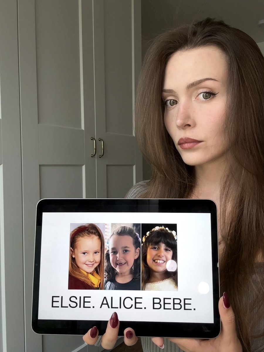 ReinhildAmandi's tweet image. Via @Lukreta_
🕯️ Elsie. Alice. Bebe.
📍 Southport - Ein Jahr später.
Drei kleine Mädchen - erst 6, 7 und 9 Jahre alt.
Diese Woche vor einem Jahr wurden sie bei einem Taylor Swift Tanzworkshop in Southport brutal von dem Rwanda-stämmigen Täter Axel M. Rudakubana erstochen.
Acht…