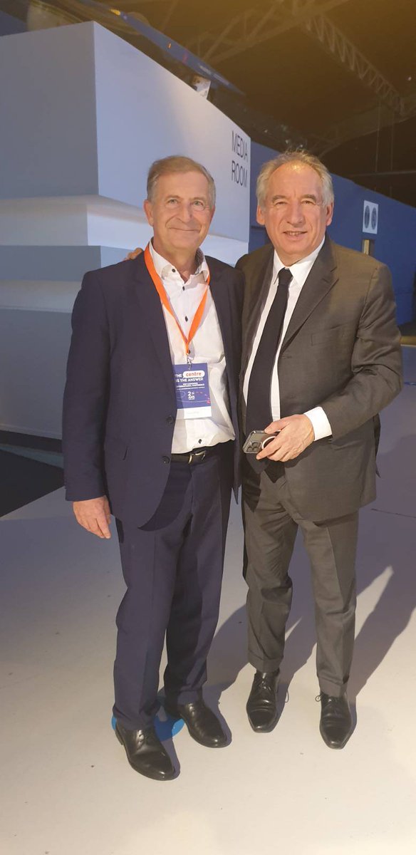 KarlErjavec's tweet image. Podpiram v celoti stališče mojega prijatelja francoskega predsednika vlade Francois Bayrou, ki je rekel, da je predlog trgovinskega sporazuma z ZDA, podrejanje EU ameriškemu predsedniku Trumpu!

Bravo Francois!