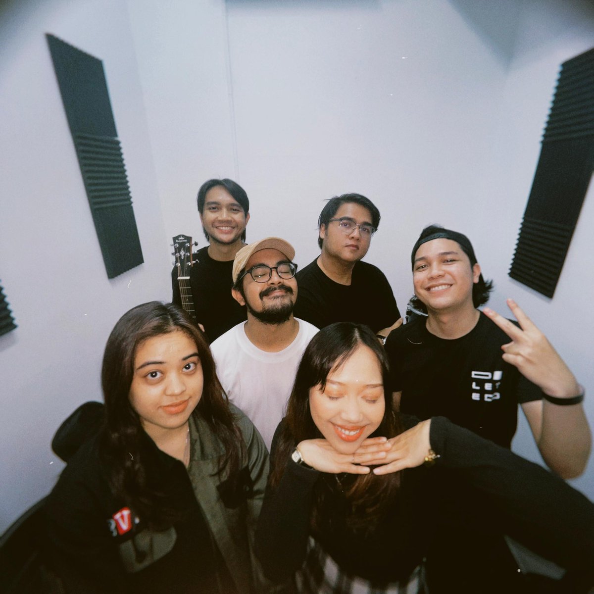 d_letedsound's tweet photo. Always a pleasure to be here. Thank you @spectrumrays_gigsmy for organising this show, always love to see fellow female-fronted bands with A LOT of energy to give!! The lineup was so badass they REALLY delivered 🔥🔥🔥

📹 by @angelicarugrats https://t.co/ruY7R3KLZf