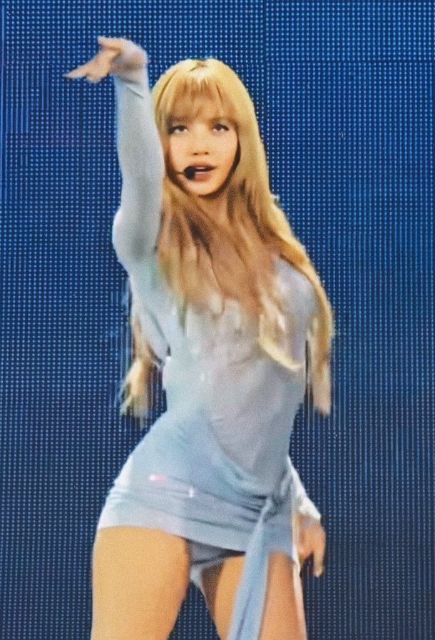onlystanLISA's tweet image. #LISA: the blueprint in motion 🩵🪩✨