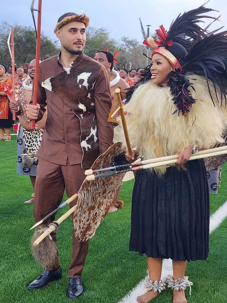 mozinforma's tweet image. ‼️ PRINCESA DE ESWATINI UNE-SE EM MATRIMÓNIO COM MOÇAMBICANO YASSIN NUNES
A princesa Sibahle, uma das filhas do rei Mswati III, soberano de Eswatini (antiga Suazilândia), selou este fim de semana no distrito de Matutuine, província de Maputo, a sua união tradicional com o…