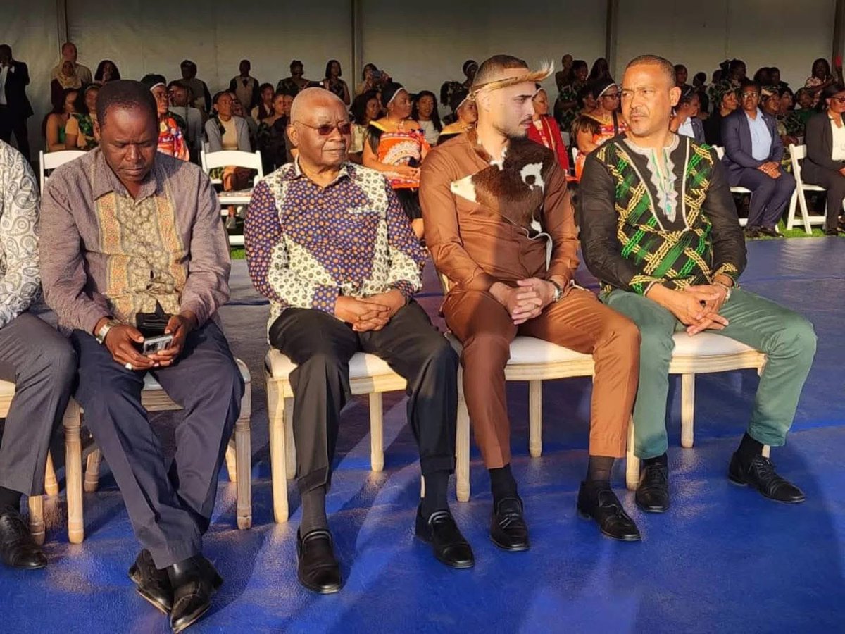 mozinforma's tweet image. ‼️ PRINCESA DE ESWATINI UNE-SE EM MATRIMÓNIO COM MOÇAMBICANO YASSIN NUNES
A princesa Sibahle, uma das filhas do rei Mswati III, soberano de Eswatini (antiga Suazilândia), selou este fim de semana no distrito de Matutuine, província de Maputo, a sua união tradicional com o…