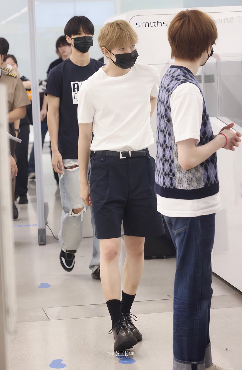 antitodae's tweet image. 이건
이거는아니죠
무릎안쪽에멍든거진짜아니죠이건