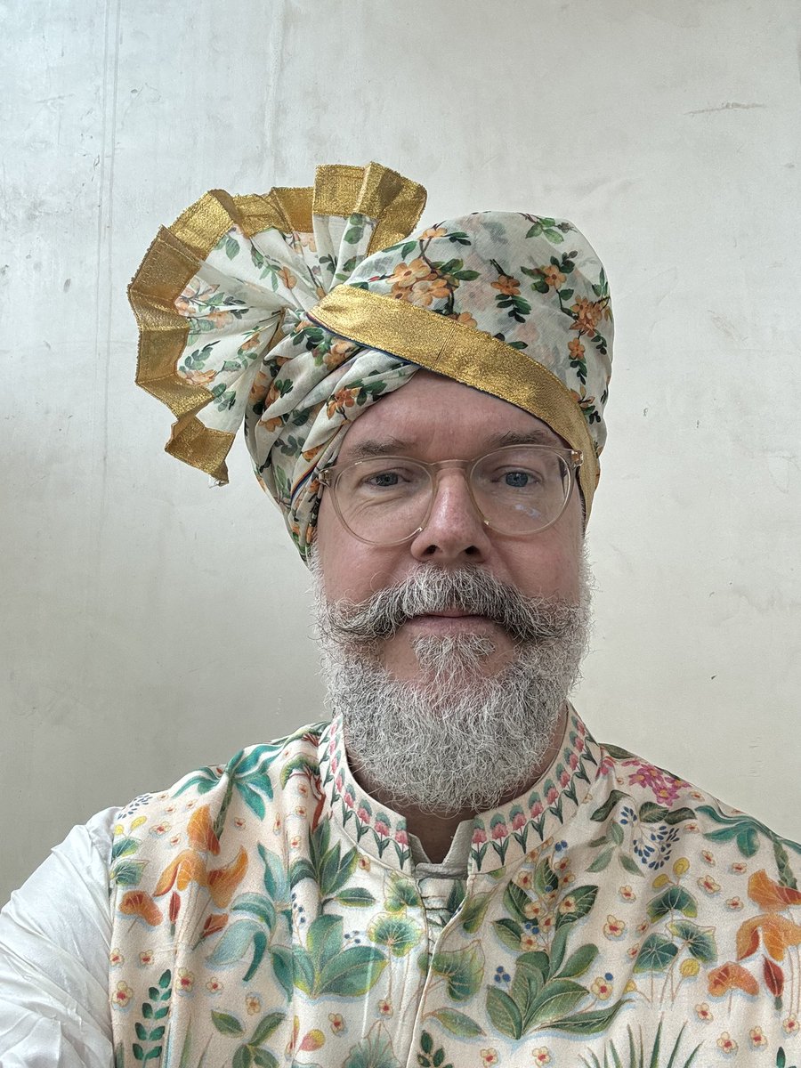 I am closing this chapter and bid farewell from GermanCGBombay today. The end of the week will already see me in a new avatar in Washington. I wish everyone only the best and in free association with George Clooney in “The Good German” let me say: “you never really leave Bombay!”