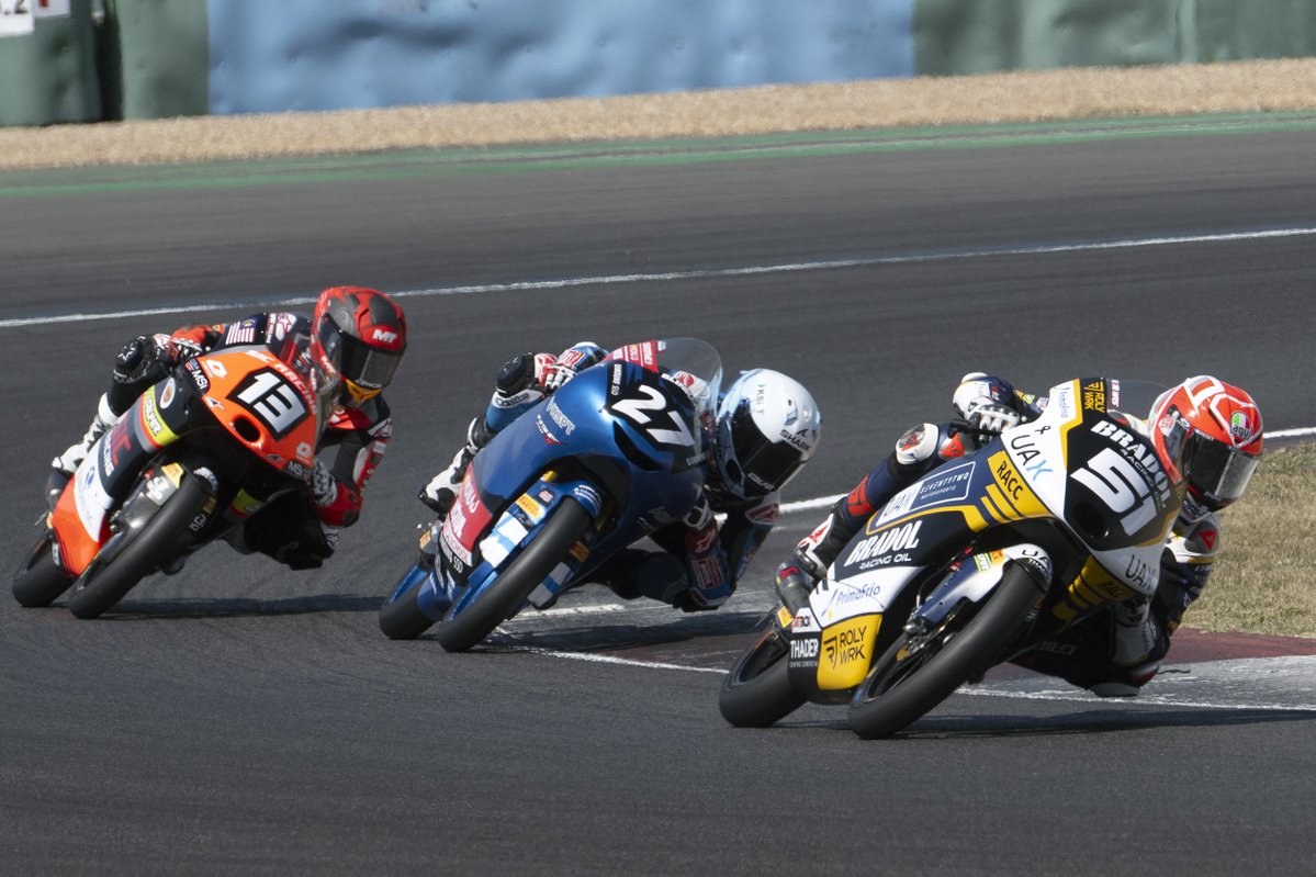 Swinxy's tweet image. Si me preguntan qué tres pilotos tengo claro que subirán al Mundial de Moto3 en 2026, diría estos tres:
Brian Uriarte 🇪🇸
Rico Salmela 🇫🇮
Hakim Danish 🇲🇾