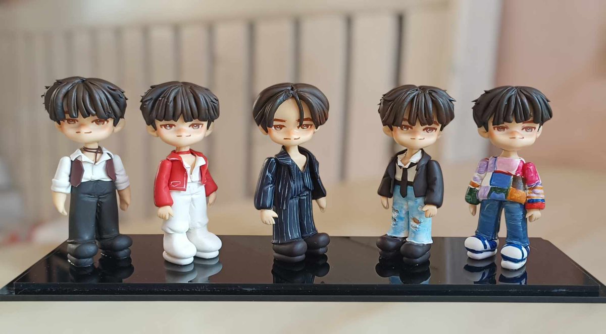 MizClay27's tweet photo. My handmade chibi doll of JL Gaspar of AHOF with outfits from the Universe League Survival show. What's more nakakakilig? Na-post pa niya sa kanyang weverse account kasama ng skullpanda collection nya. 😍😍😍😍 

@jlgasparph
@AHOFPhilippines 
@AHOFGlobal https://t.co/PosIEzBV6L