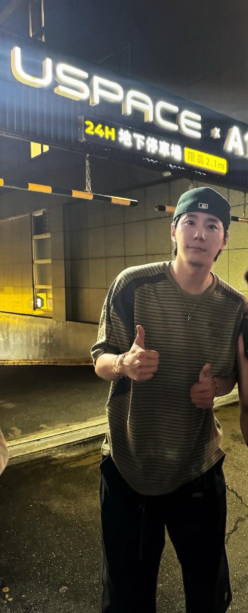 JunYxung_zip's tweet image. 외출하고 온 사이에
또 떡밥이 무진장....🥹