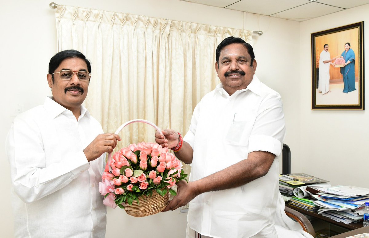 AIADMKOfficial's tweet image. அனைத்திந்திய அண்ணா திராவிட முன்னேற்றக் கழகப் பொதுச் செயலாளரும், மாண்புமிகு சட்டமன்ற எதிர்க்கட்சித் தலைவரும், தமிழ் நாடு முன்னாள் முதலமைச்சருமான 'புரட்சித் தமிழர்' திரு. @EPSTamilNadu அவர்களை, சென்னை, பசுமைவழிச் சாலையில் உள்ள செவ்வந்தி இல்லத்தில் இன்று (28.7.2025 திங்கட் கிழமை),…