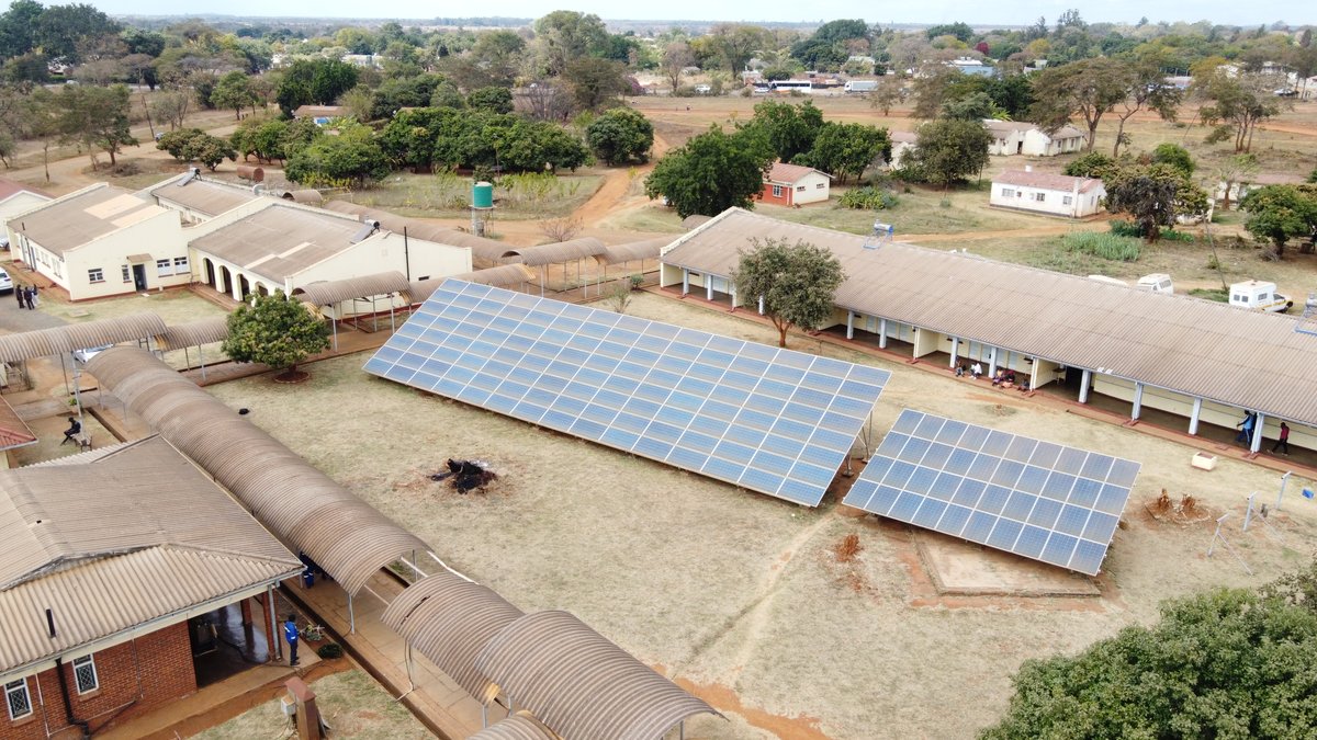UNDPZimbabwe's tweet photo. @MoHCCZim @nealerichmond @GlobalFund @Irish_Aid @IrlAmbRSA @IrlEmbPretoria @Mandeep_Dh @PeterASands @UNDPAfrica @lucianamermet @AyodeleOdusola @ahunnaeziakonwa @WHO @UNDPHIVHealth @NatpharmZ @UNDP Chegutu District Hospital, a referral 🏥facility, was also visited by H.E. @nealerichmond.  A 40 kWp solar system installed under #SolarForHealth powers the facility. The hospital also provides HIV and TB services supported by @GlobalFund. 

@UNDP @Irish_Aid https://t.co/iqavnA0Jvi