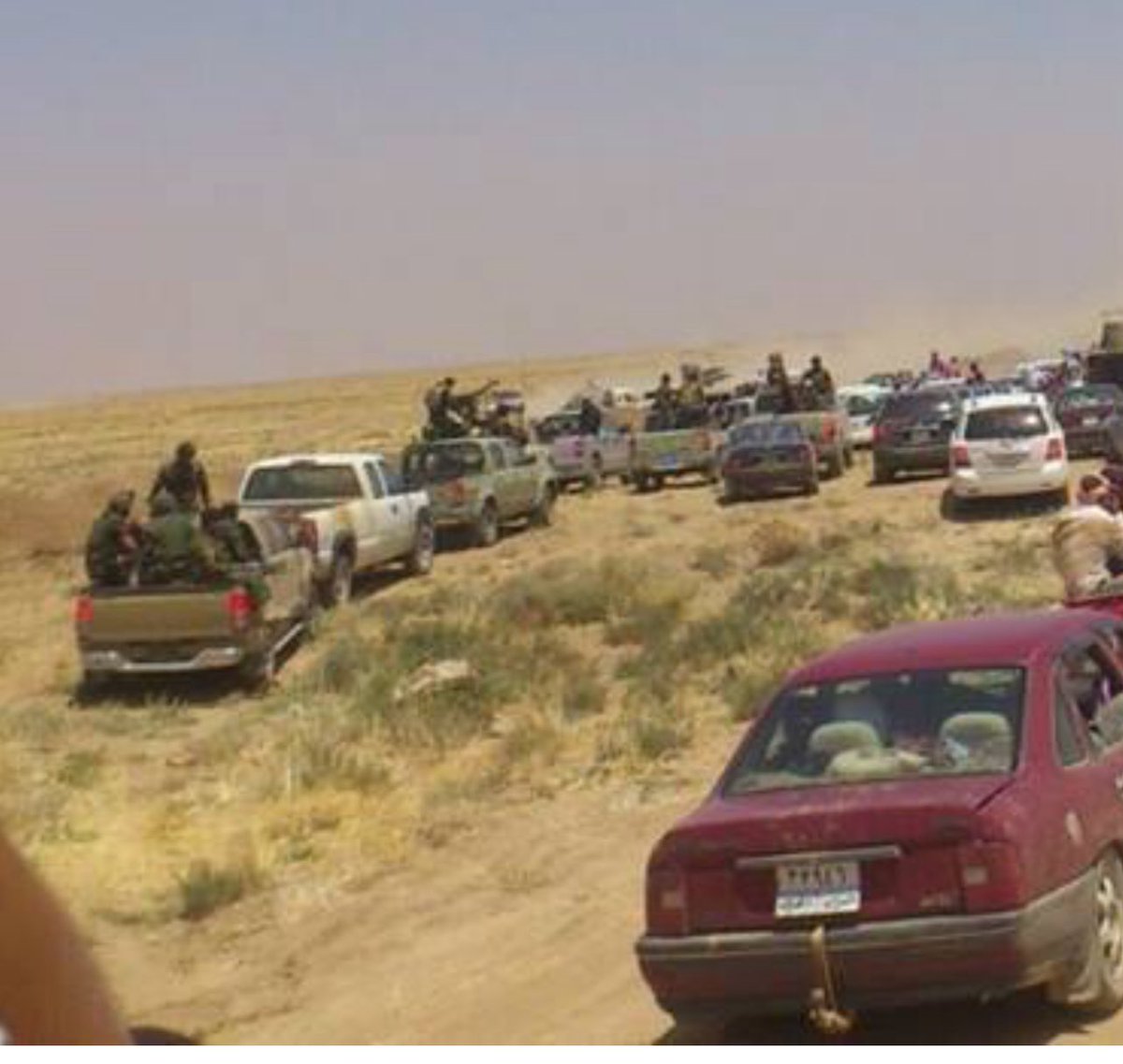 namemllme's tweet image. Kurdish Peshmerga disarmed the Yezidis and handed them over to ISIS and Sunni tribes.
When the Yezidis tried to flee, they were stopped by Kurdish peshmerga!
Pic showing Peshmerga fleeing!