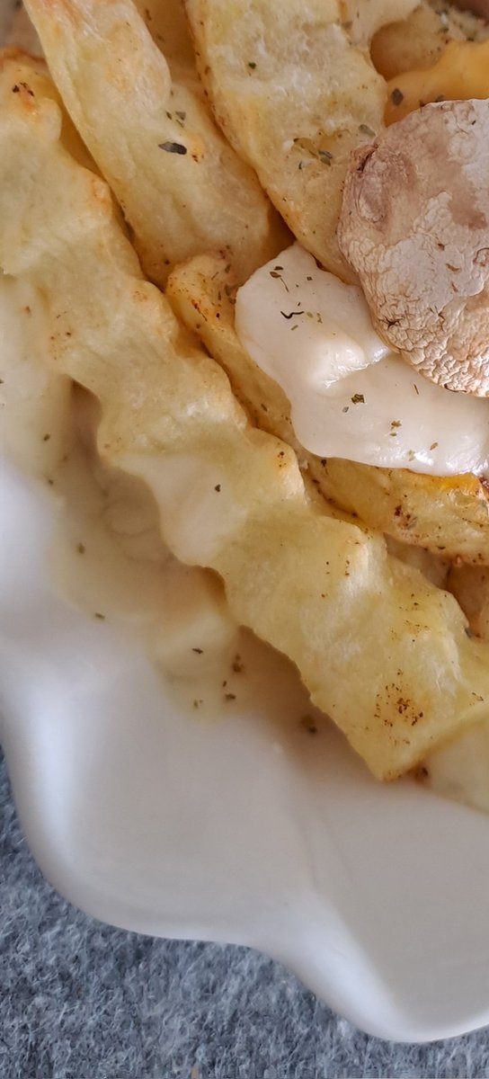 DschungleQueen's tweet image. Ich habe jetzt einen Wellenschneider für Wellenschnitt-Pommes und zack, ist mir wieder warm.