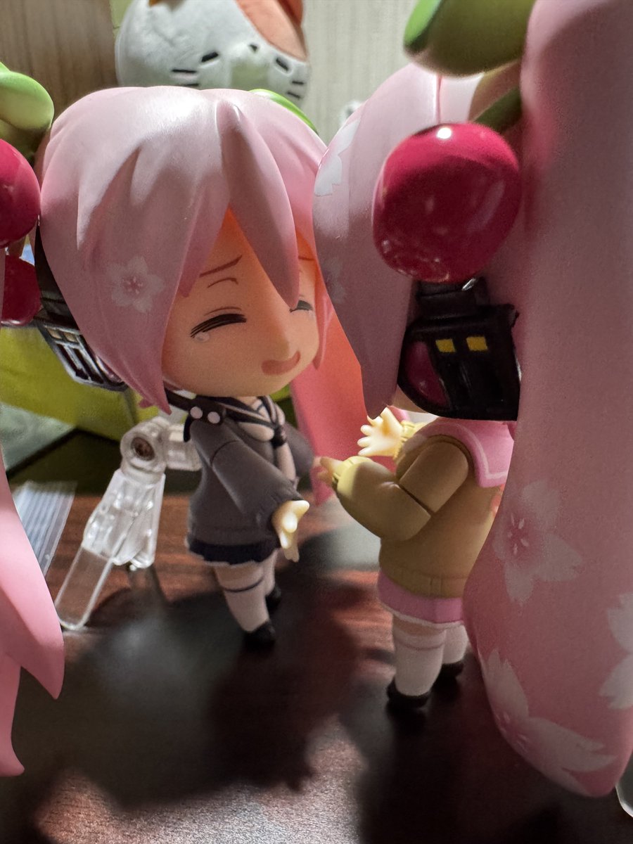 ShotaEXplus's tweet image. こんな状況だけど友人に送る一枚を…
K…お前に送る作品…しかと見届けろ!
夜のねんどろシチュエーション
テーマ【再開の姉妹】
リーチェ『姉様ッ!無事でよかった姉様ッ!』
チェリー『ナナ…いや今はリーチェね…ごめんね…マスターを守れなかった…』
#桜ミク #ねんどろシチュエーション