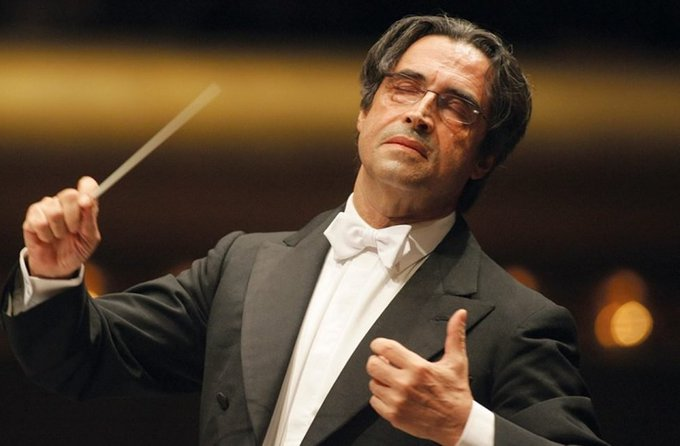 Frances21272855's tweet image. “ In Italia abbiamo perso la capacità di sentire il 'bello', quel 'bello' che per secoli abbiamo dato al mondo e che adesso non sentiamo più".
Il 28 Luglio del 1941 nasce il Maestro Riccardo Muti
#28luglio #RiccardoMuti #almanaccomercury