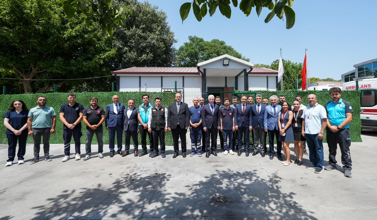 TC_istanbul's tweet image. Valimiz Davut Gül, İstanbul Acil Sağlık Hizmetleri Başkanlığı&apos;nı ziyaret etti. 

Ziyaret ardından İstanbul Proje Koordinasyon Birimi tarafından yaptırılan Bakırköy Acil Sağlık Hizmetleri İstasyonu&apos;nda incelemelerde bulunarak yürütülen çalışmalar hakkında bilgi aldı. 

@gul_davut…