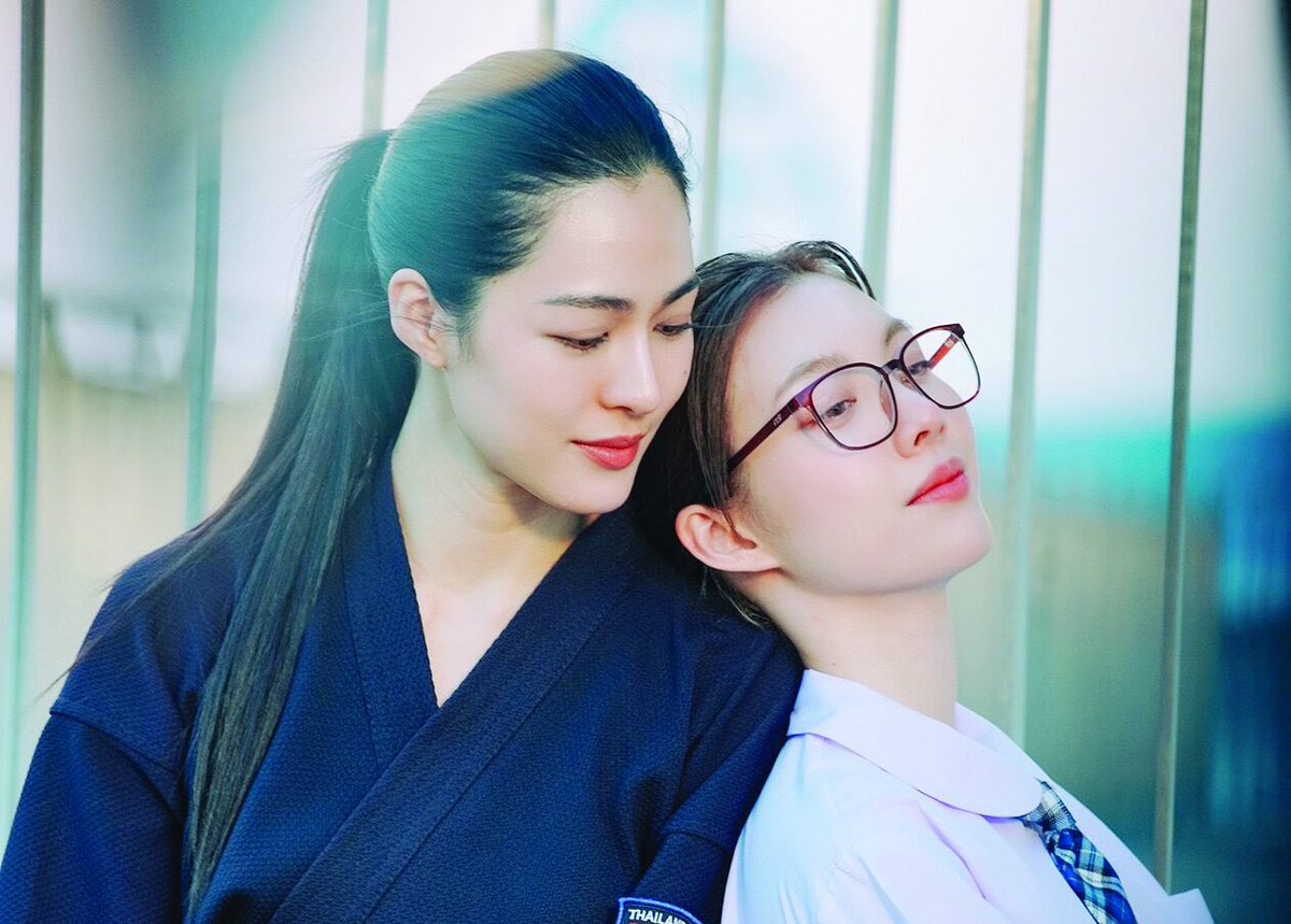 allaboutormorm's tweet image. 250728 • ข่าวสดออนไลน์ - ซุปตาร์บันเทิง

[ บทสัมภาษณ์เกี่ยวกับ “เพียงเธอ” ]
- “เพียงเธอ” เมื่อเทียบกับ “ใจซ่อนรัก”
- Character ในเรื่อง 
- ความท้าทายและความยาก
- รายละเอียดเกี่ยวกับฉากเลิฟซีน
- ฝากซีรีส์
 khaosod.co.th/entertainment/…

#OrmKornnaphat #ออมกรณ์นภัส 
#LingOrm #หลิงออม…