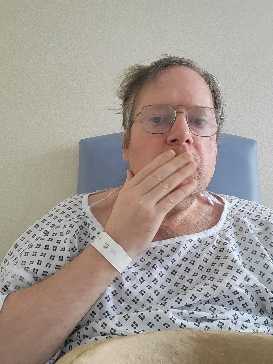 TimmyUk's tweet image. ... shave time again wearing my excellent glasses watching Golf on SkyGo in sideroom in hospital ... ๐ฅ ๐ ๐งโโ๏ธ ๐ฑ ๐ผ ๐คณ ๐ฐ ๐ก ๐